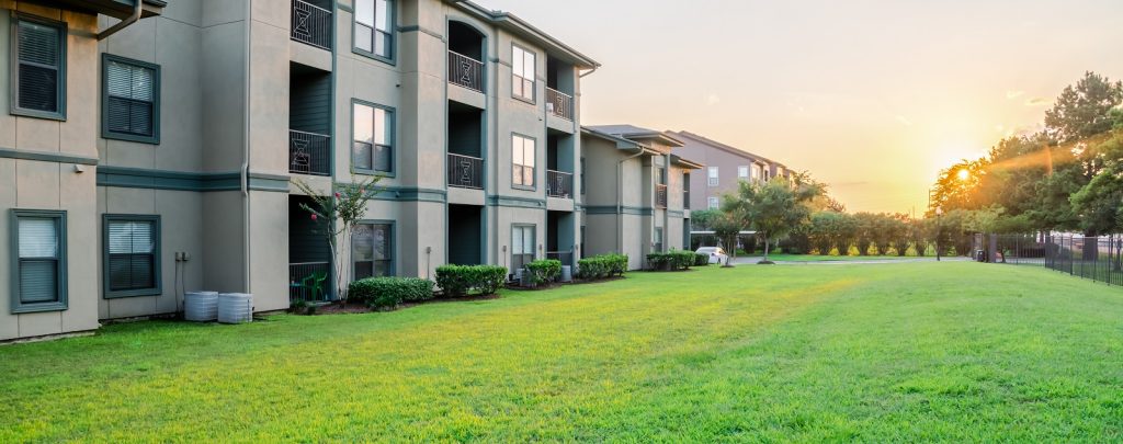 Pet waste removal service for apartment complexes in Harrisonburg VA and surrounding areas: apartment communities and shared yards.
